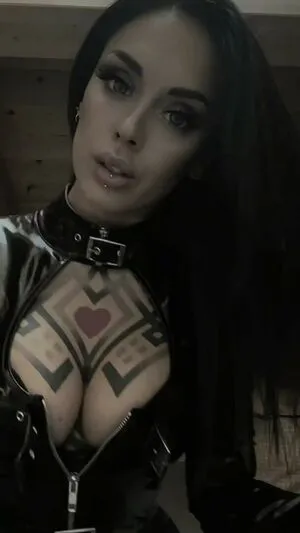 Yegola Suicide Girl Thumbnail Picture