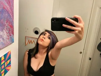 Yellowspoongirl Thumbnail Picture