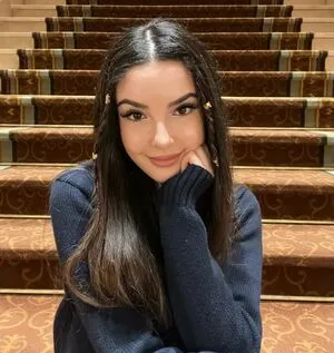 Yoona French Streamer Thumbnail Picture