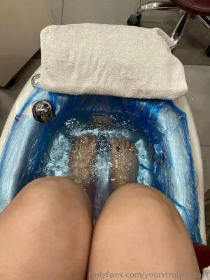 Yourstrulymsfeet Thumbnail Picture