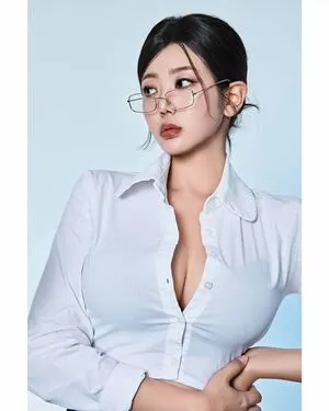 Yuni OnlyFans Leaked Free Thumbnail Picture - #MTInXjONLC