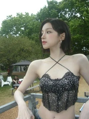 Yuqi Thumbnail Picture