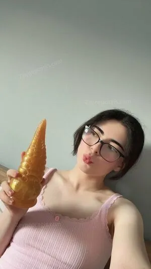 Zeynep Agi Thumbnail Picture