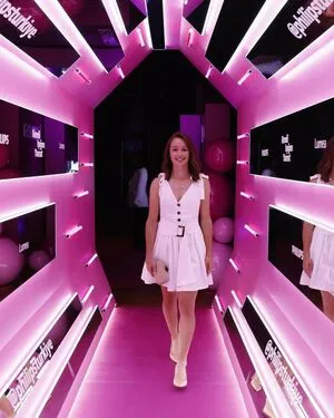 Zeynep Sonmez Thumbnail Picture