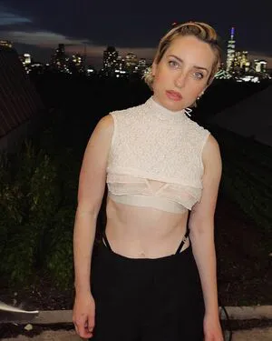 Zoe Lister Jones Thumbnail Picture