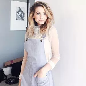 Zoe Sugg OnlyFans Leaked Free Thumbnail Picture - #CclgY2Sj35