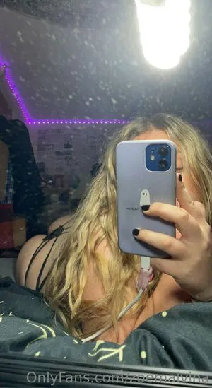 Zoemalvina Thumbnail Picture